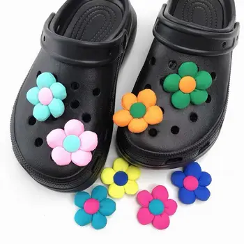 Sıcak Lüks Croc Takılar Tasarımcı Çoklu Renk Simülasyon Çiçekler Takılar Crocs DIY Moda Ayrılabilir bahçe ayakkabısı Takılar