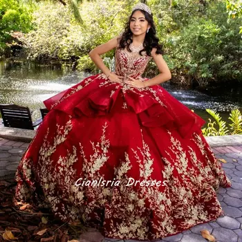 Kırmızı Spagetti Askı Ruffles Quinceanera elbise Balo Altın Aplikler Dantel Boncuk Tatlı 16 Elbiseler Vestidos De 15 Años