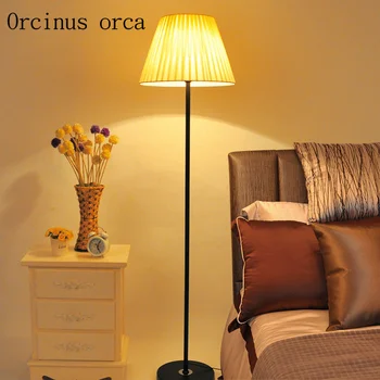 Modern basit kat lamba salon yatak odası karartma göz koruması dikey masası lamba Pul ücretsiz LED 